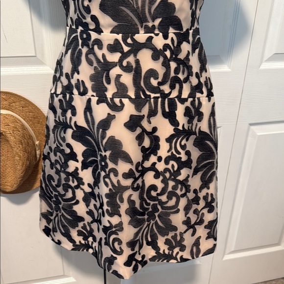 Tahari Arthur S. Levine Black and Cream Mini Cocktail Dress 8 - Picture 3 of 15